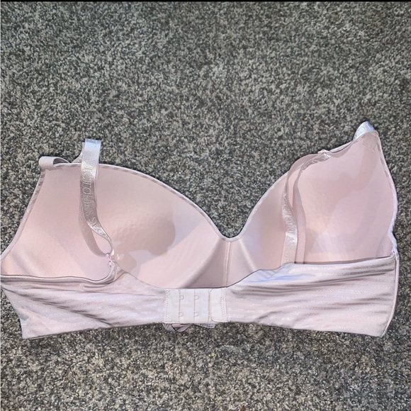 Victoria Secret bra 36dd - Picture 2 of 5